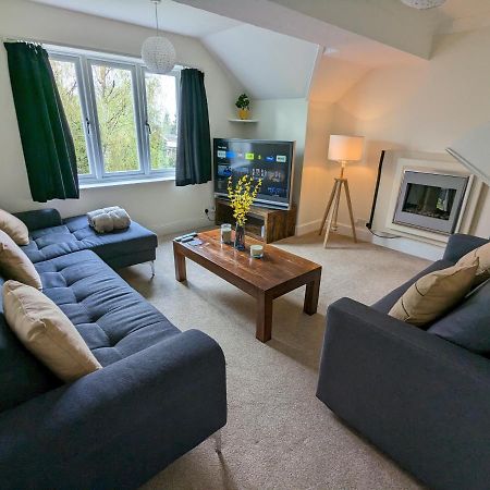 Large Apartment With Parking Guildford Exterior photo