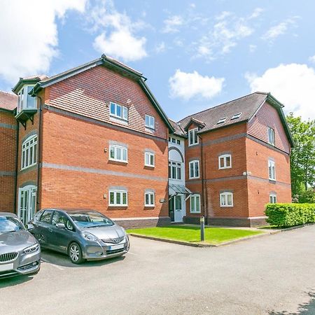Large Apartment With Parking Guildford Exterior photo