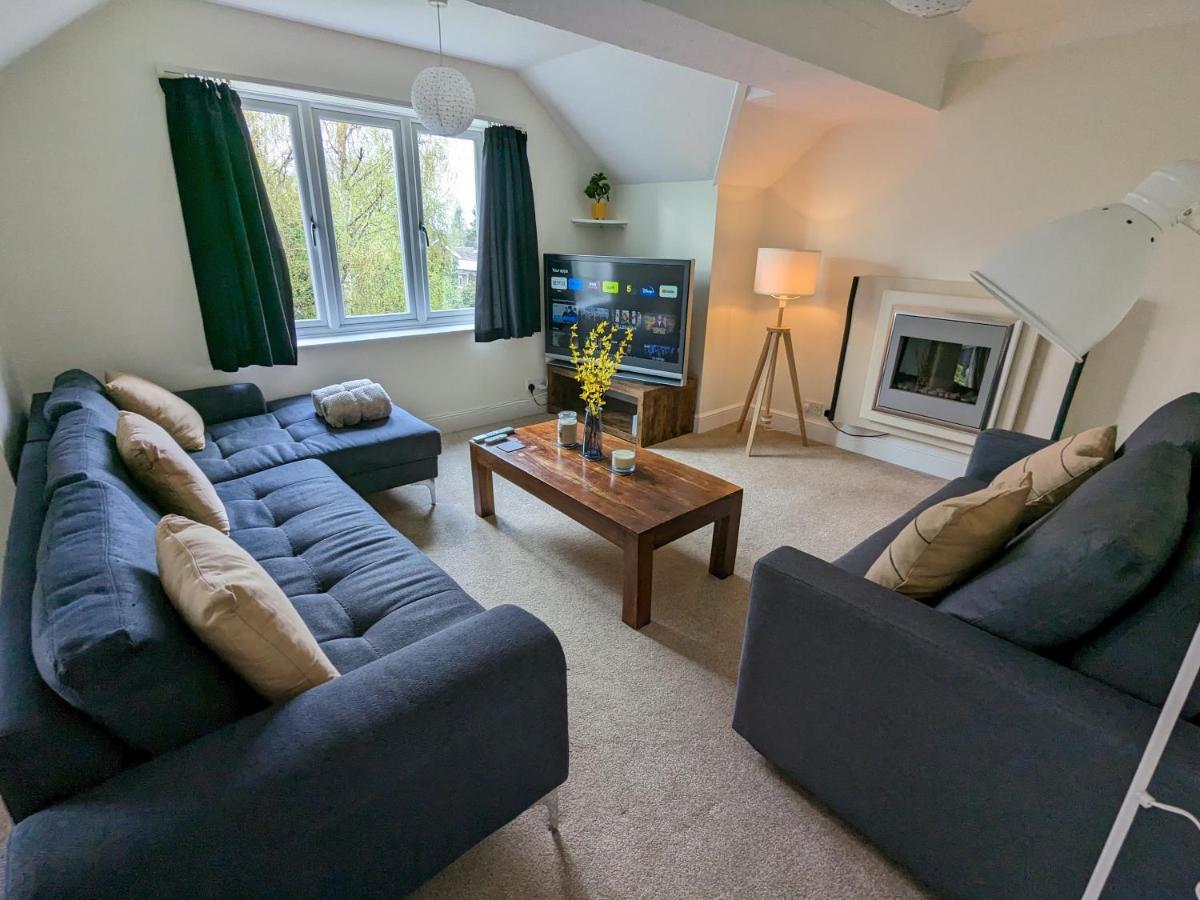 Large Apartment With Parking Guildford Exterior photo