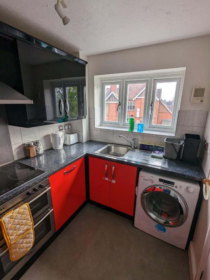 Large Apartment With Parking Guildford Exterior photo