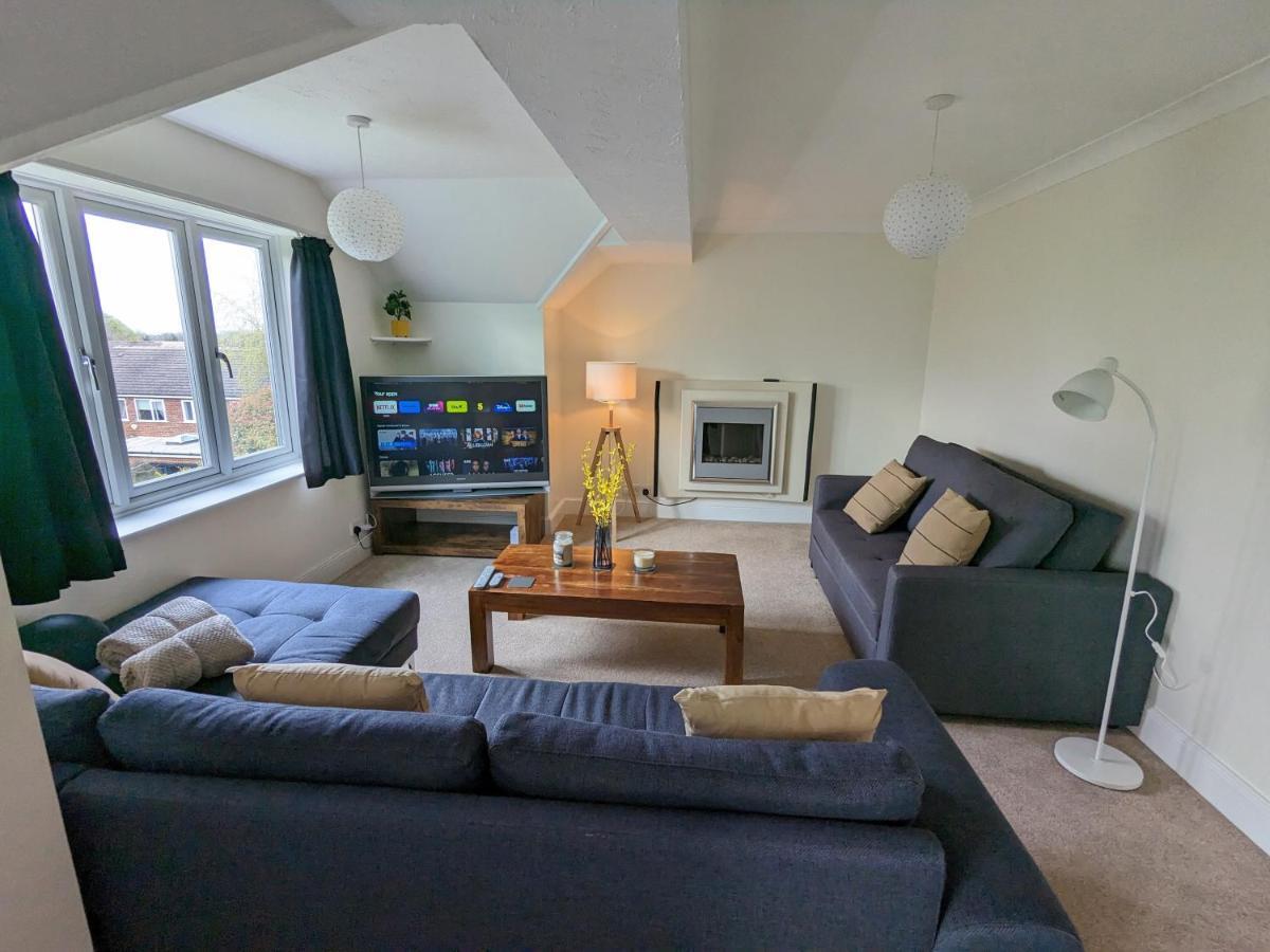 Large Apartment With Parking Guildford Exterior photo