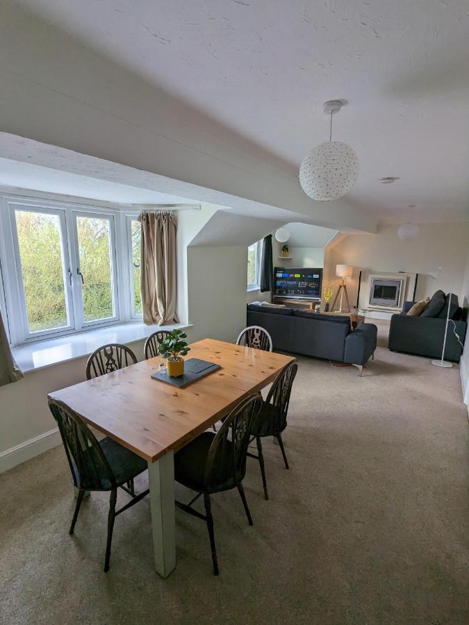 Large Apartment With Parking Guildford Exterior photo