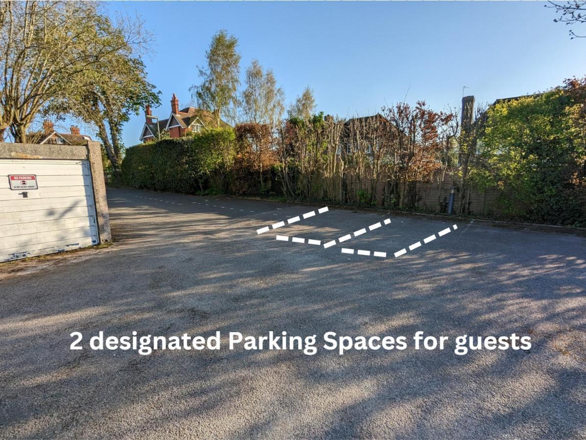 Large Apartment With Parking Guildford Exterior photo